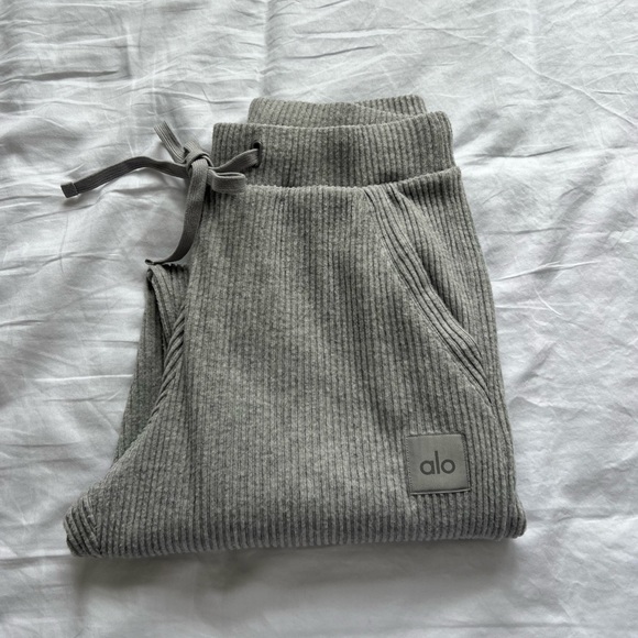 ALO Yoga Pants - ALO Yoga Gray Ribbed Sweatpants